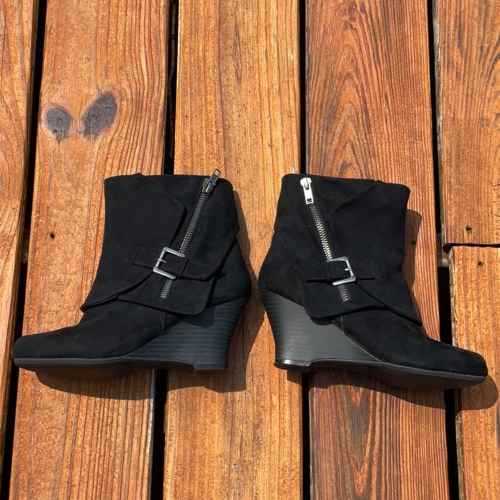 Unionbay Ryker Side Zip Ankle Boots With Buckle In Black Size 7M
